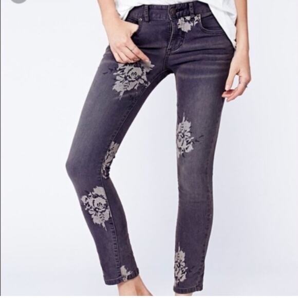 EUC Free People Dark Grey Floral Skinny Jeans - Picture 1 of 5
